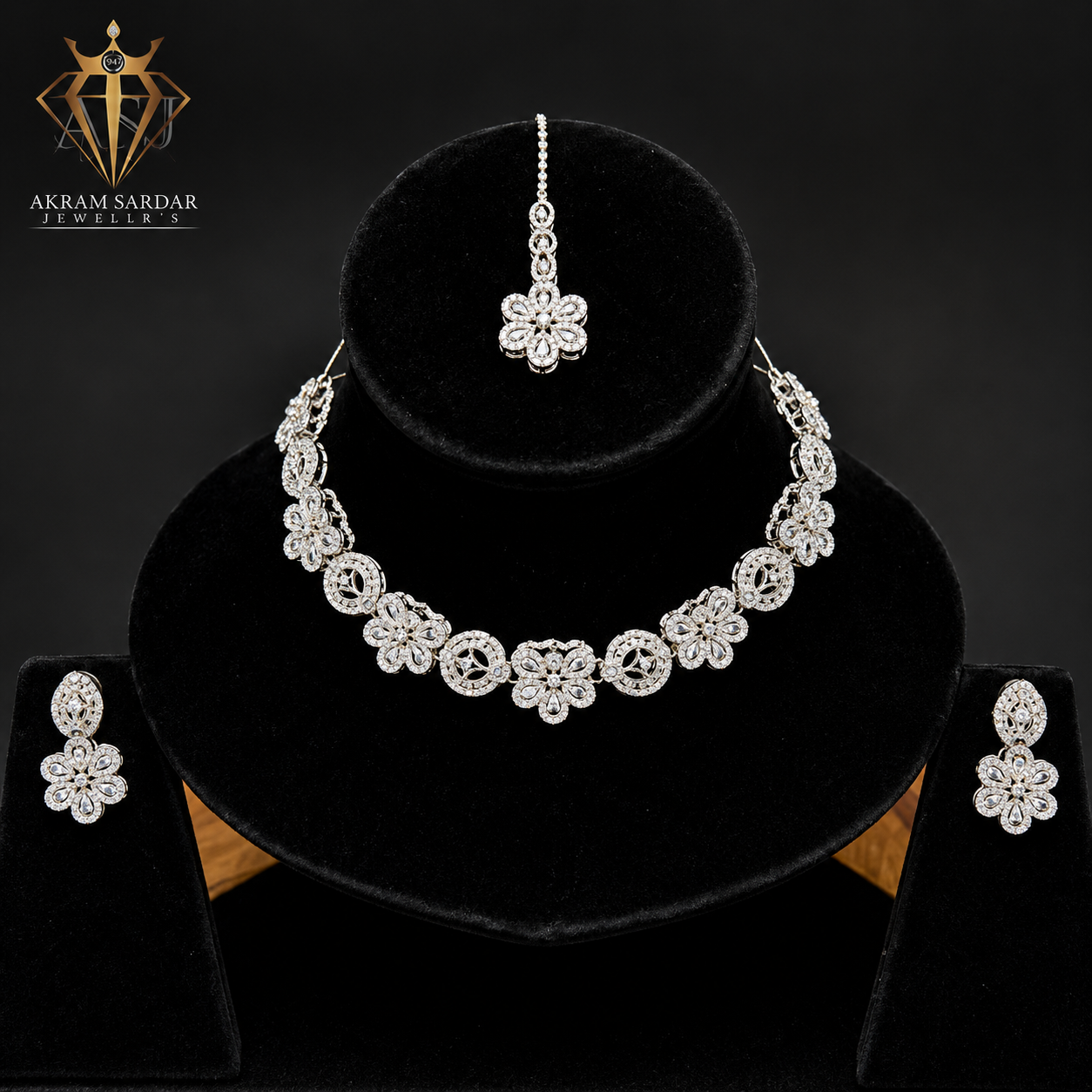 Eterna Royale Necklace