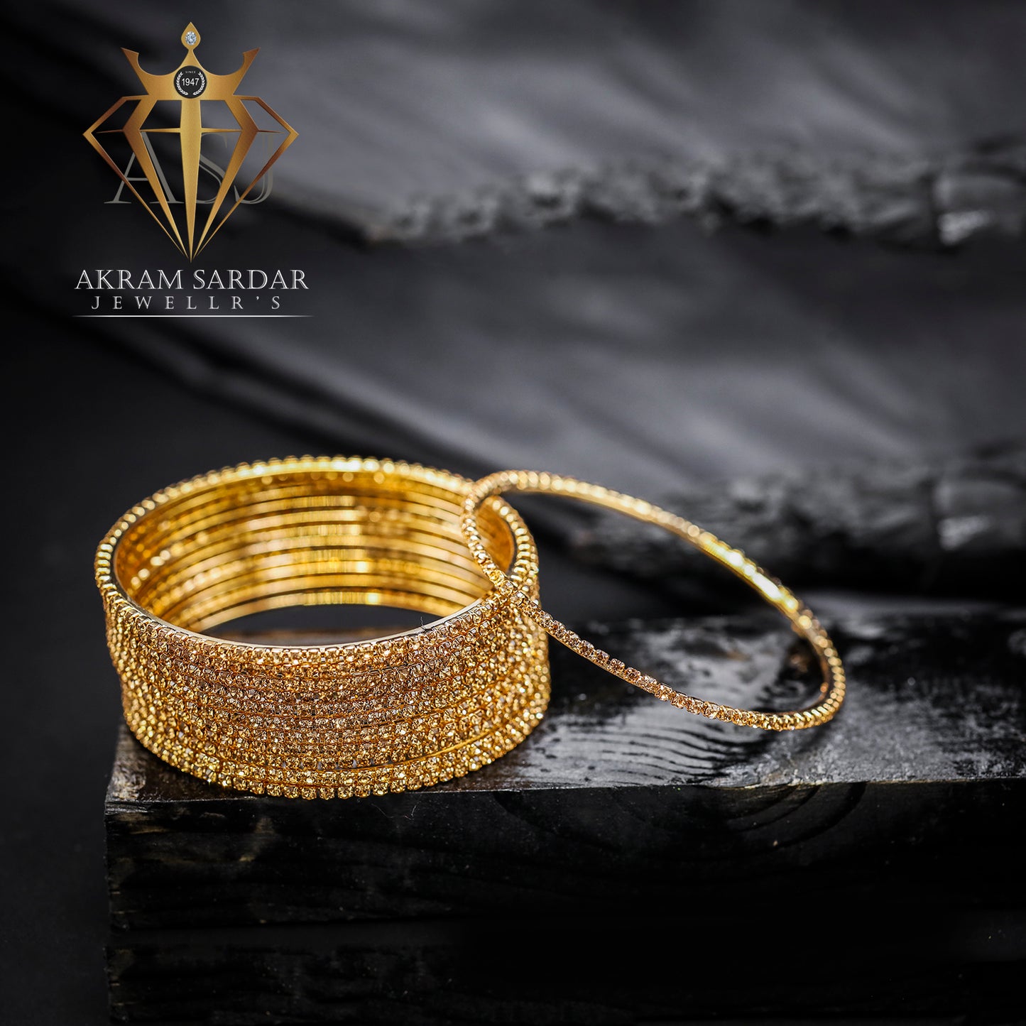 Pearl Glow Gold Bangle