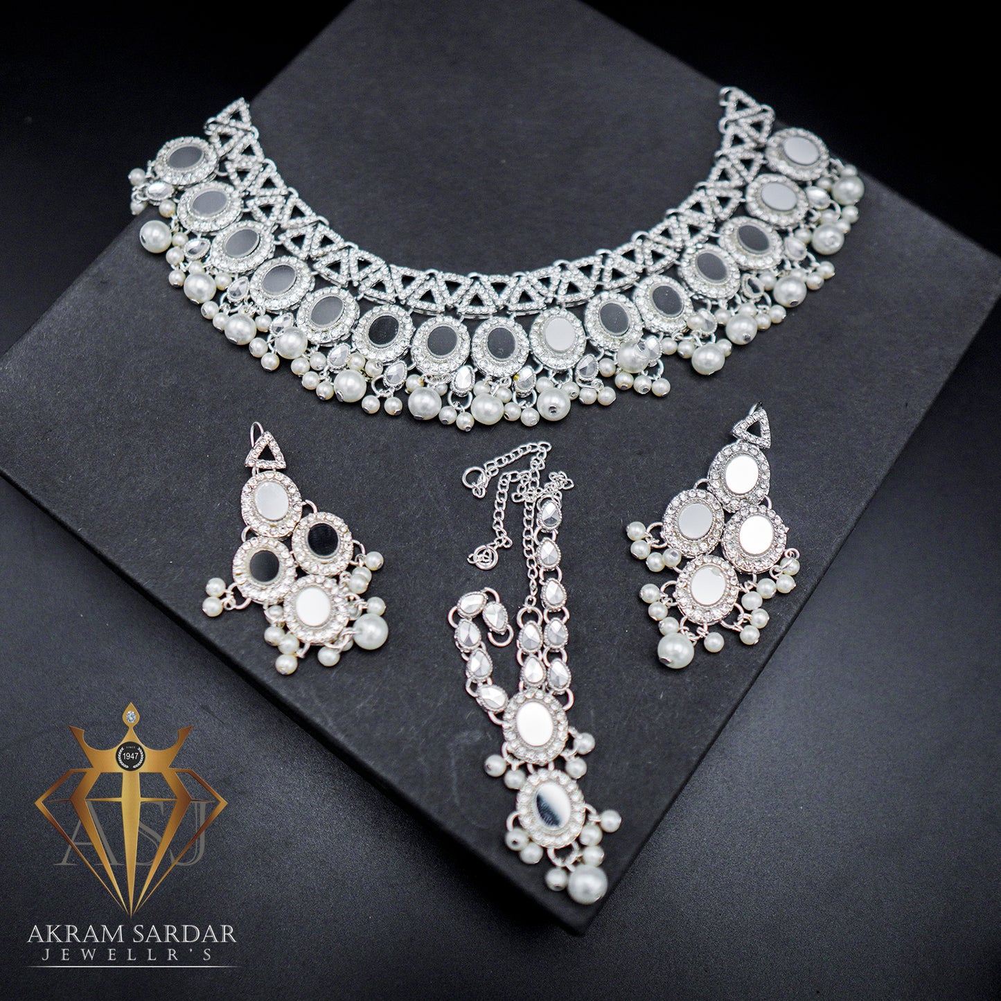 Resham Kundan Necklace Set – Where Tradition Meets Timeless Elegance