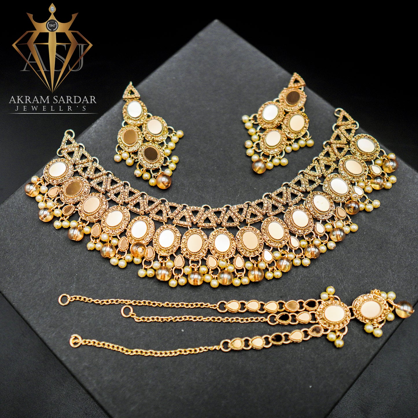 Resham Kundan Necklace Set – Where Tradition Meets Timeless Elegance