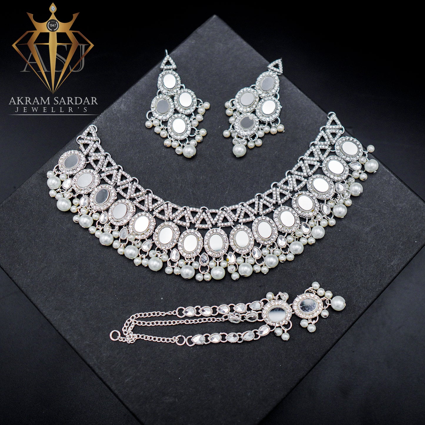 Resham Kundan Necklace Set – Where Tradition Meets Timeless Elegance