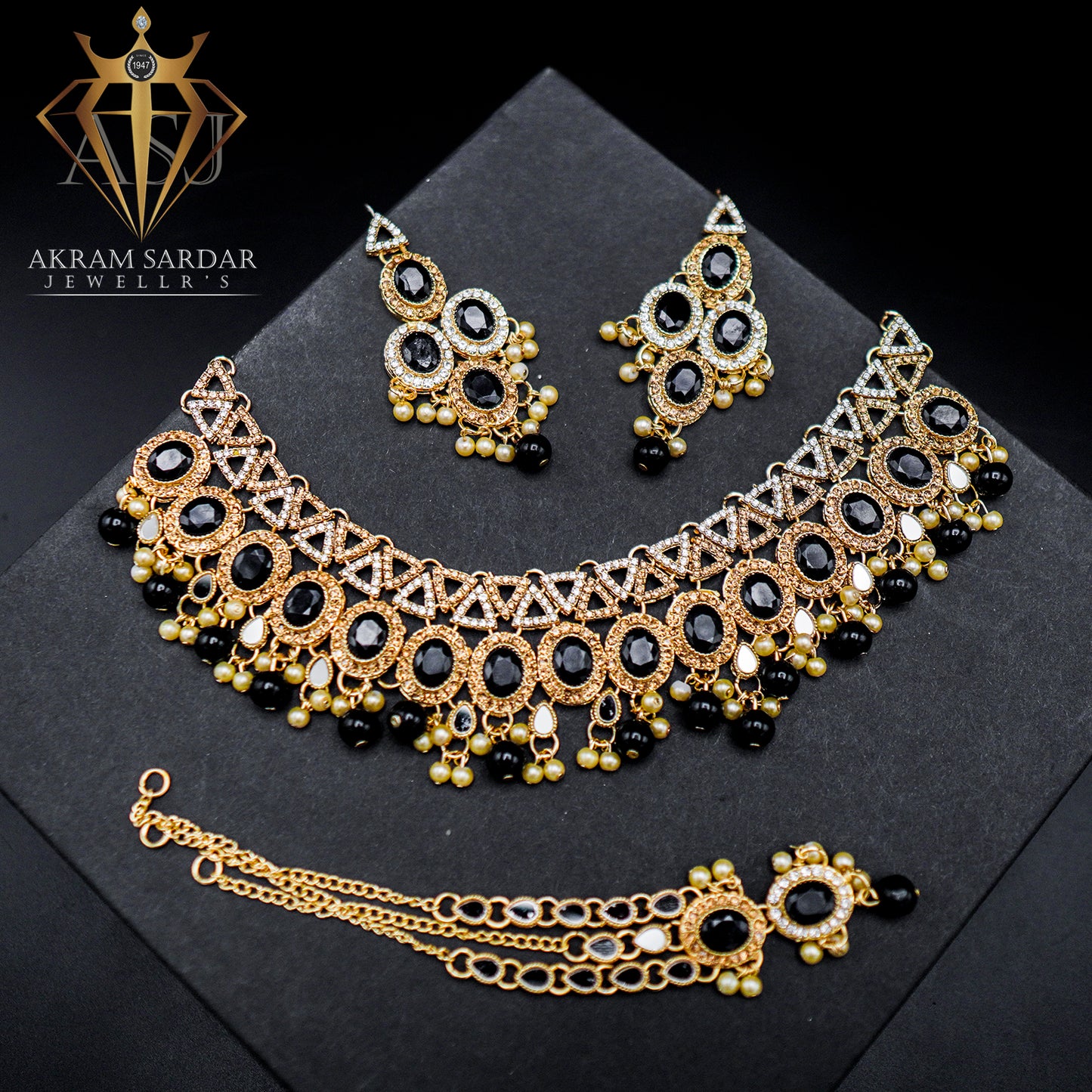 Resham Kundan Necklace Set – Where Tradition Meets Timeless Elegance