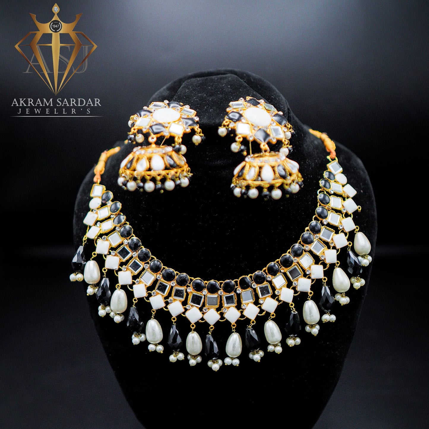 Darini Kundan Necklace – A Masterpiece of Timeless Elegance