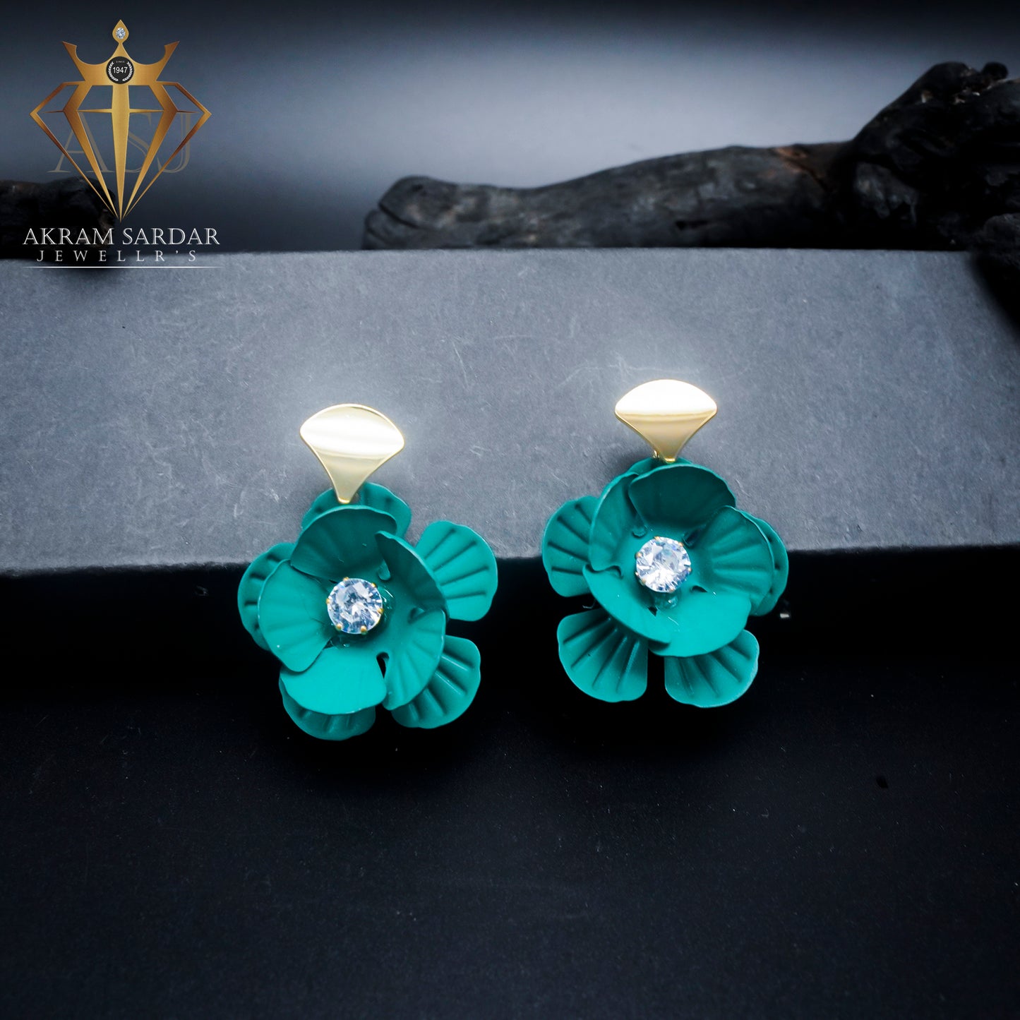 Floral Charm – Elegant Ear Tops