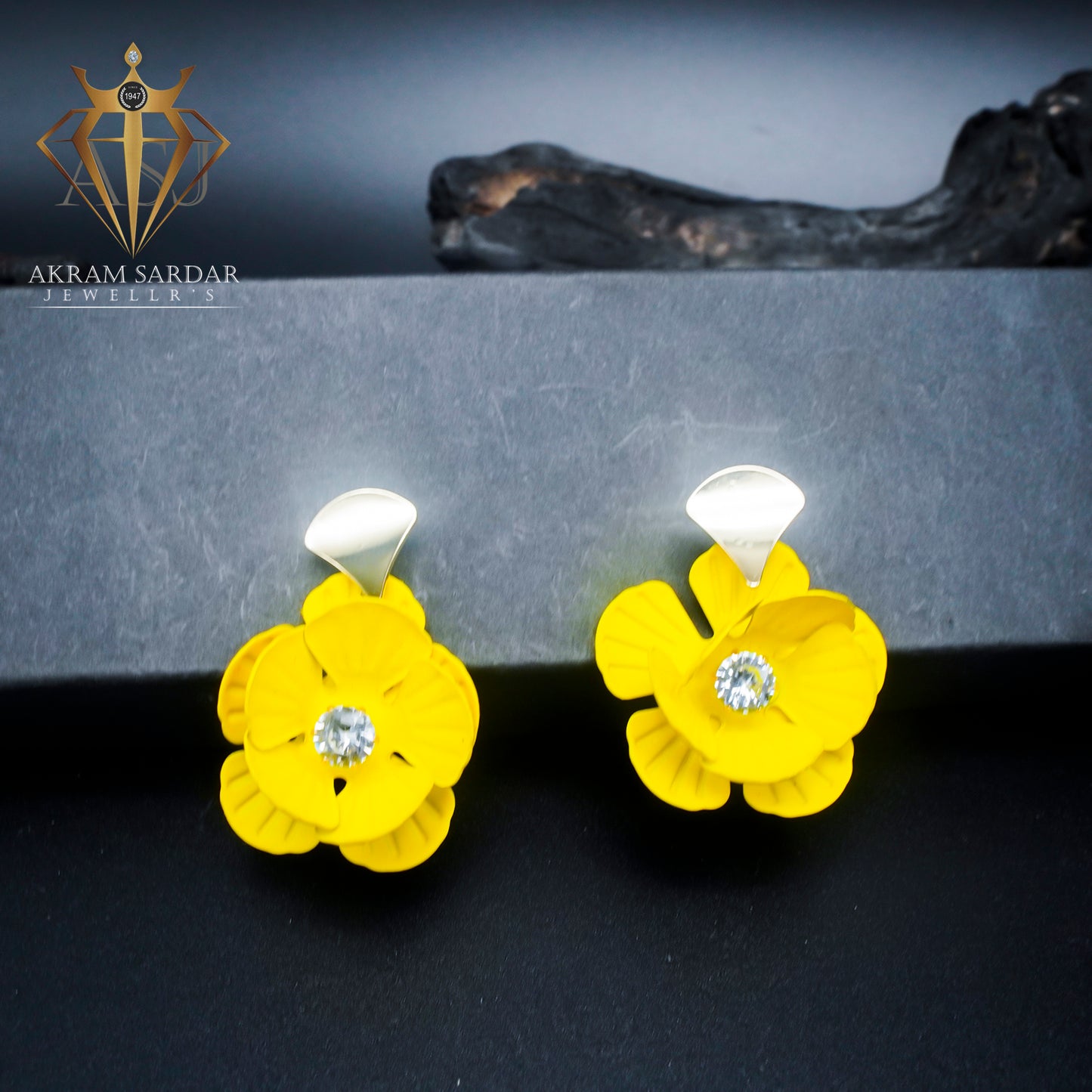 Floral Charm – Elegant Ear Tops