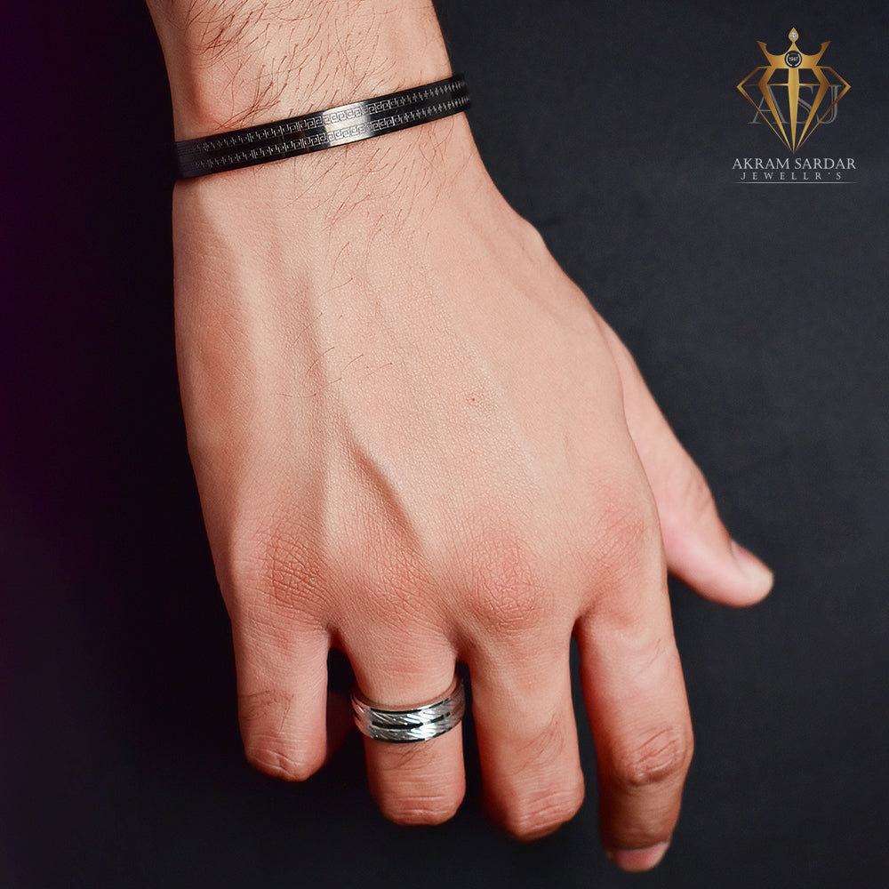 Roadster Black Hand Cuff