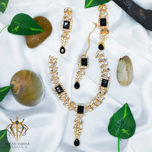 Noir Bloom Necklace Set