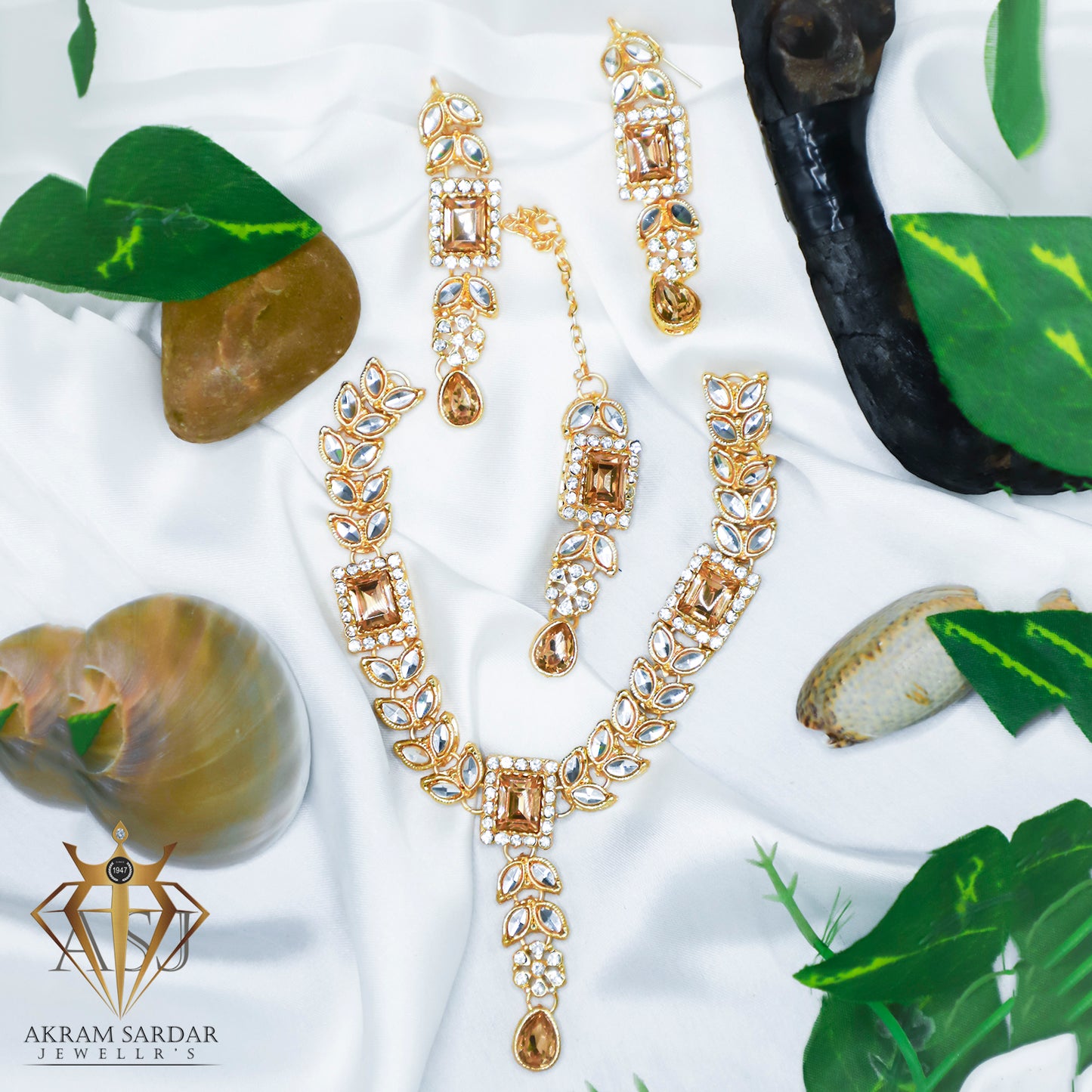 Noir Bloom Necklace Set