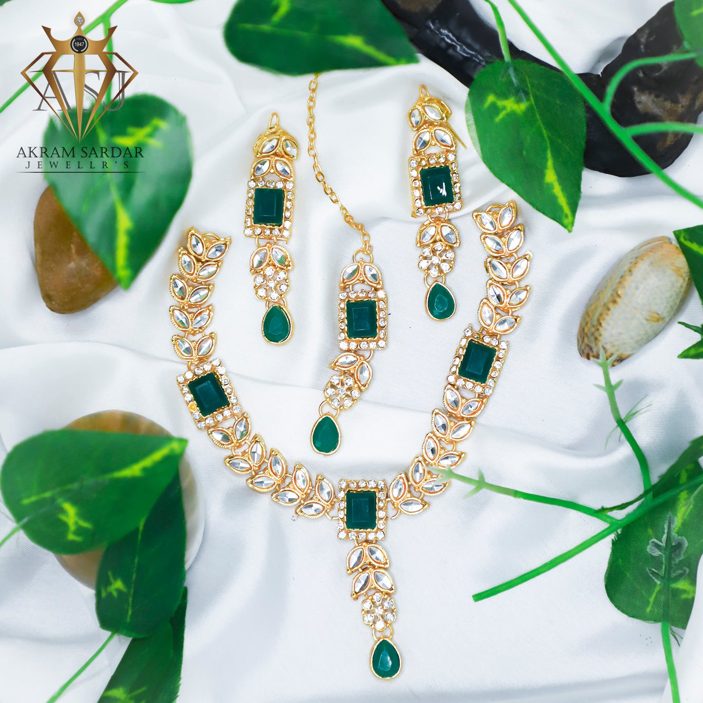 Noir Bloom Necklace Set