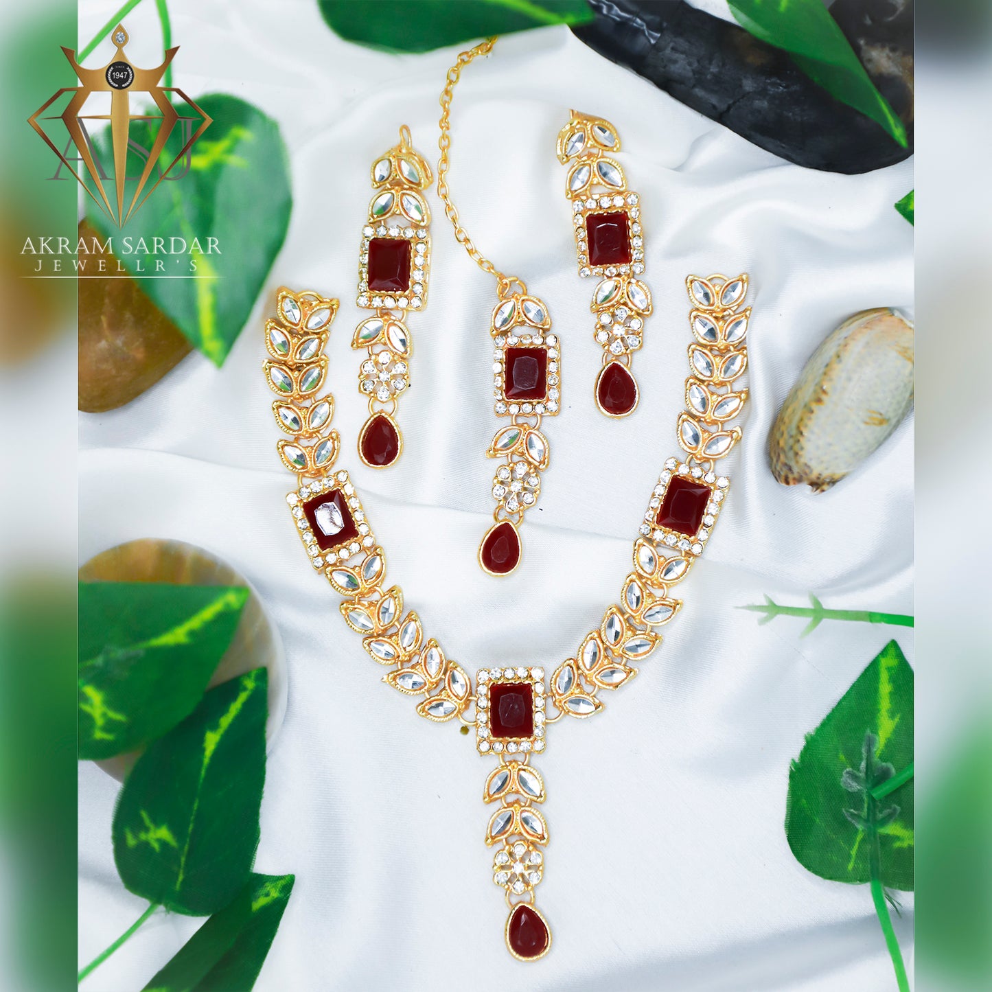 Noir Bloom Necklace Set