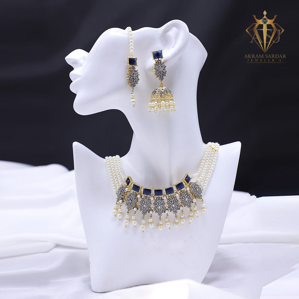 Pearl Queen Choker