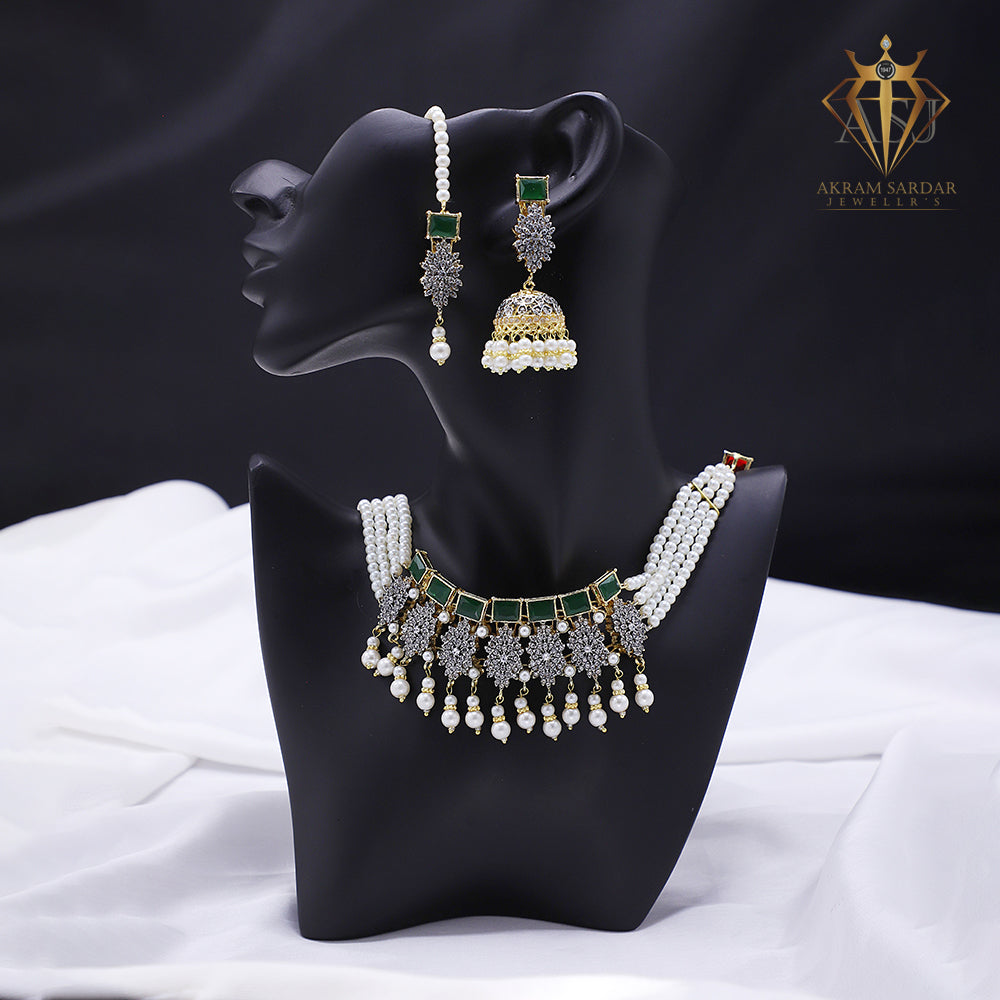 Pearl Queen Choker