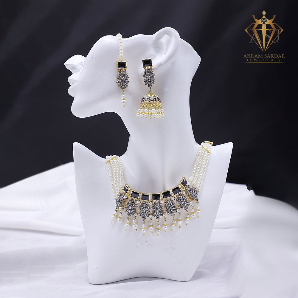 Pearl Queen Choker