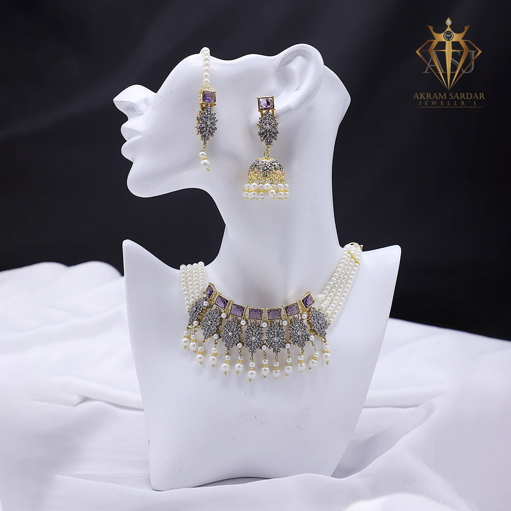 Pearl Queen Choker