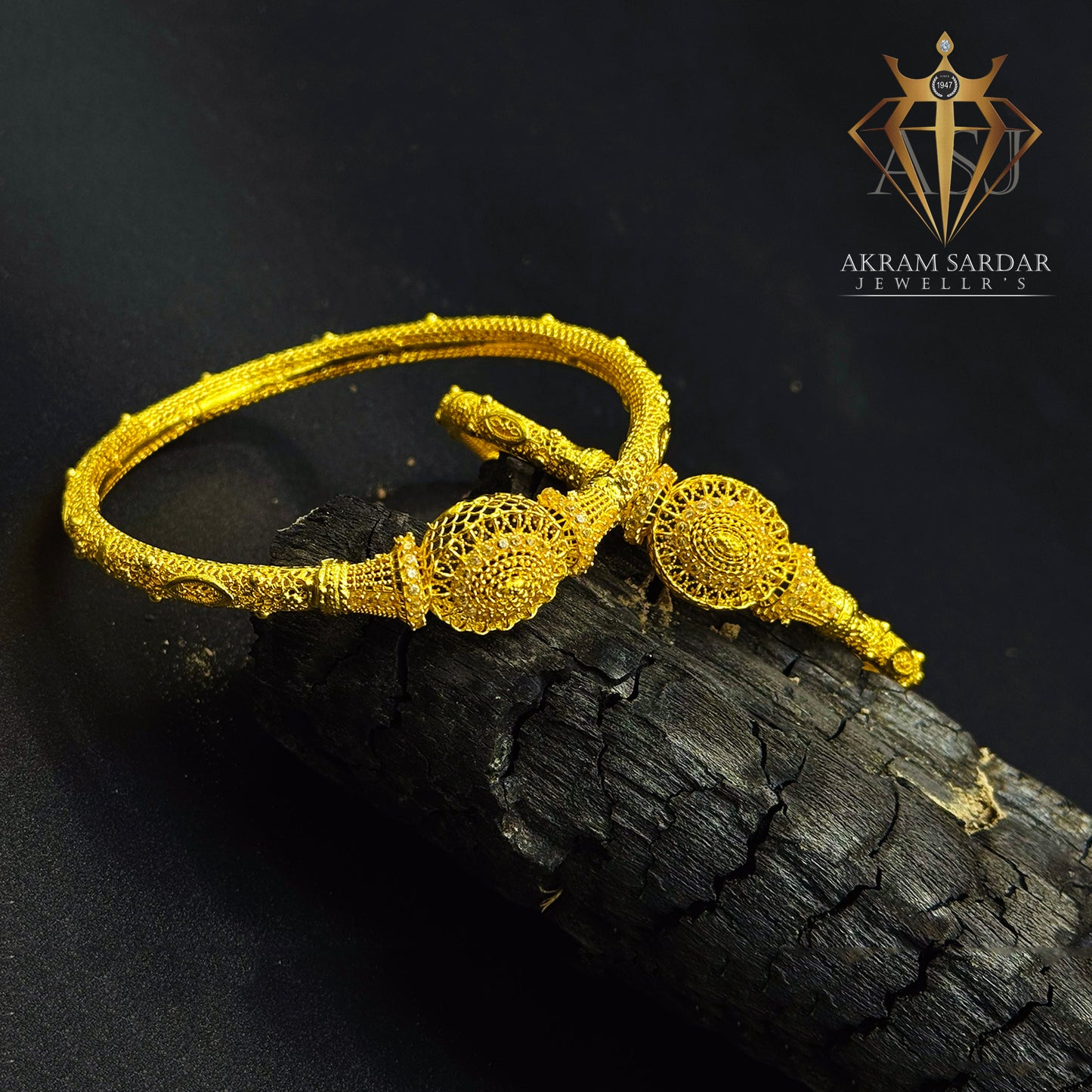Gold plated bangle-00299