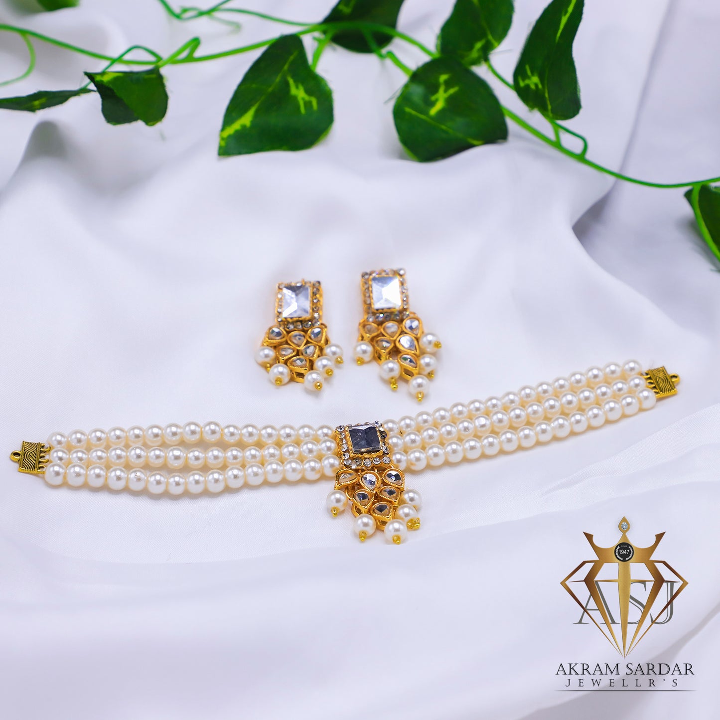 Everyday Gleam Choker Set