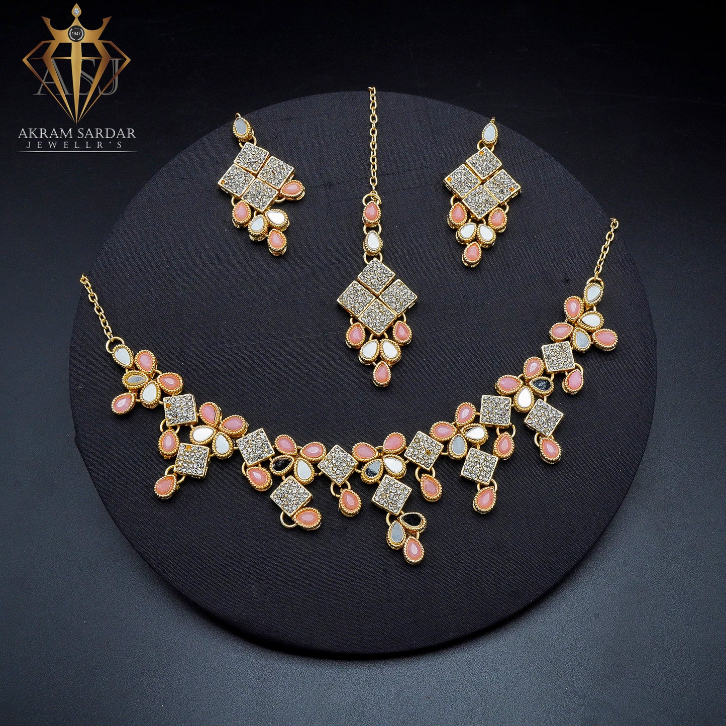 Velvet Shine Necklace
