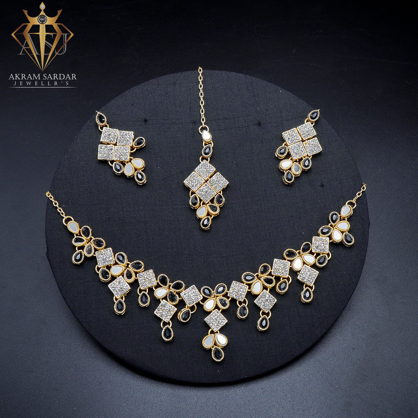 Velvet Shine Necklace