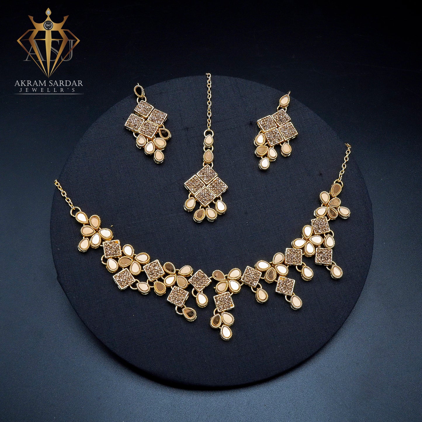 Velvet Shine Necklace