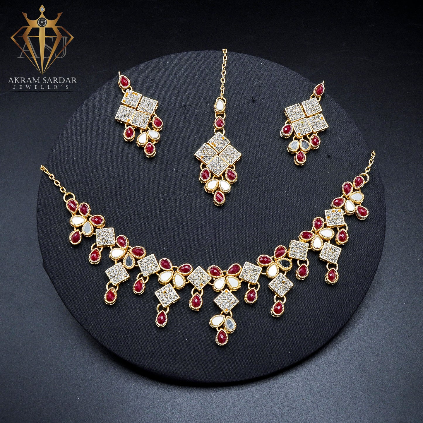Velvet Shine Necklace