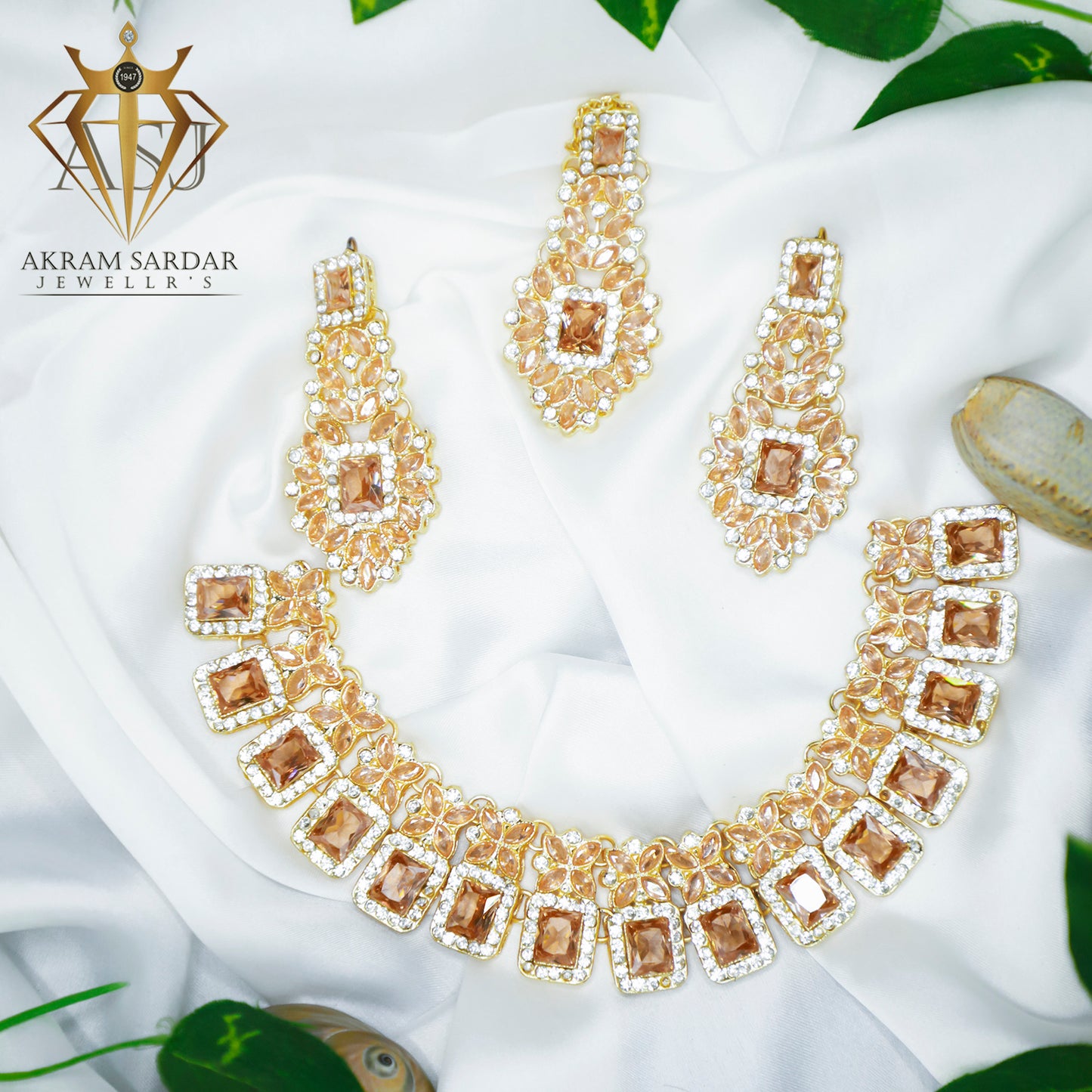 Regalia Necklace Set