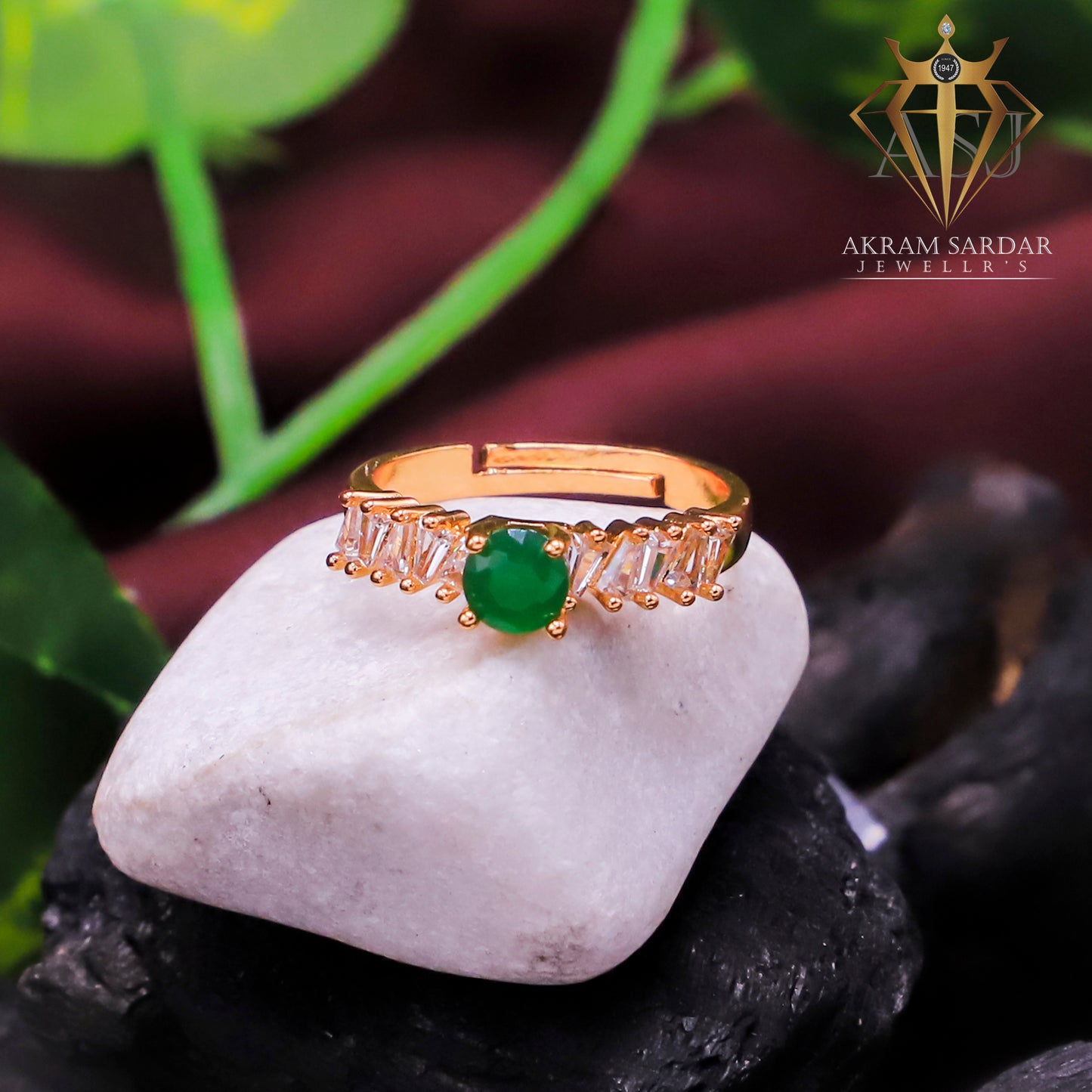 Emerald Glow Ring