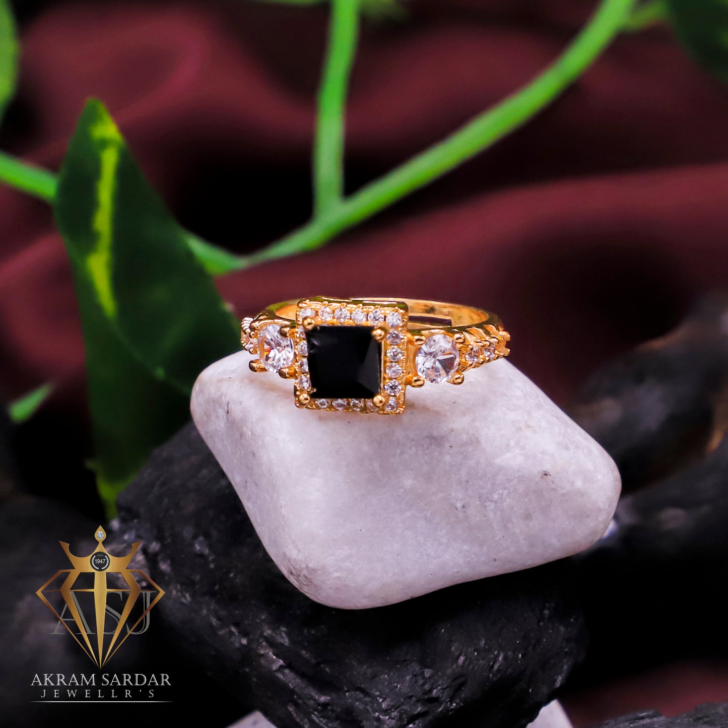 Royale Edge Ring