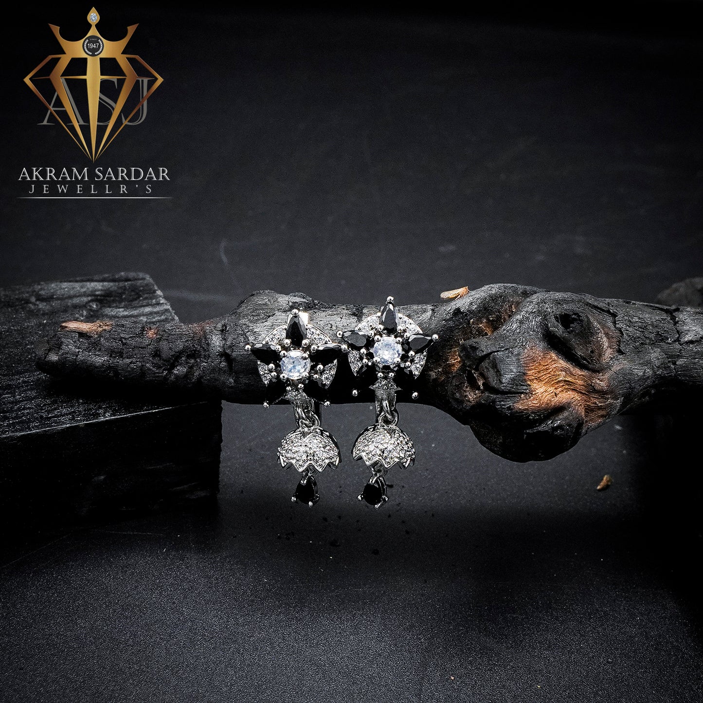 Lunara Jhumki