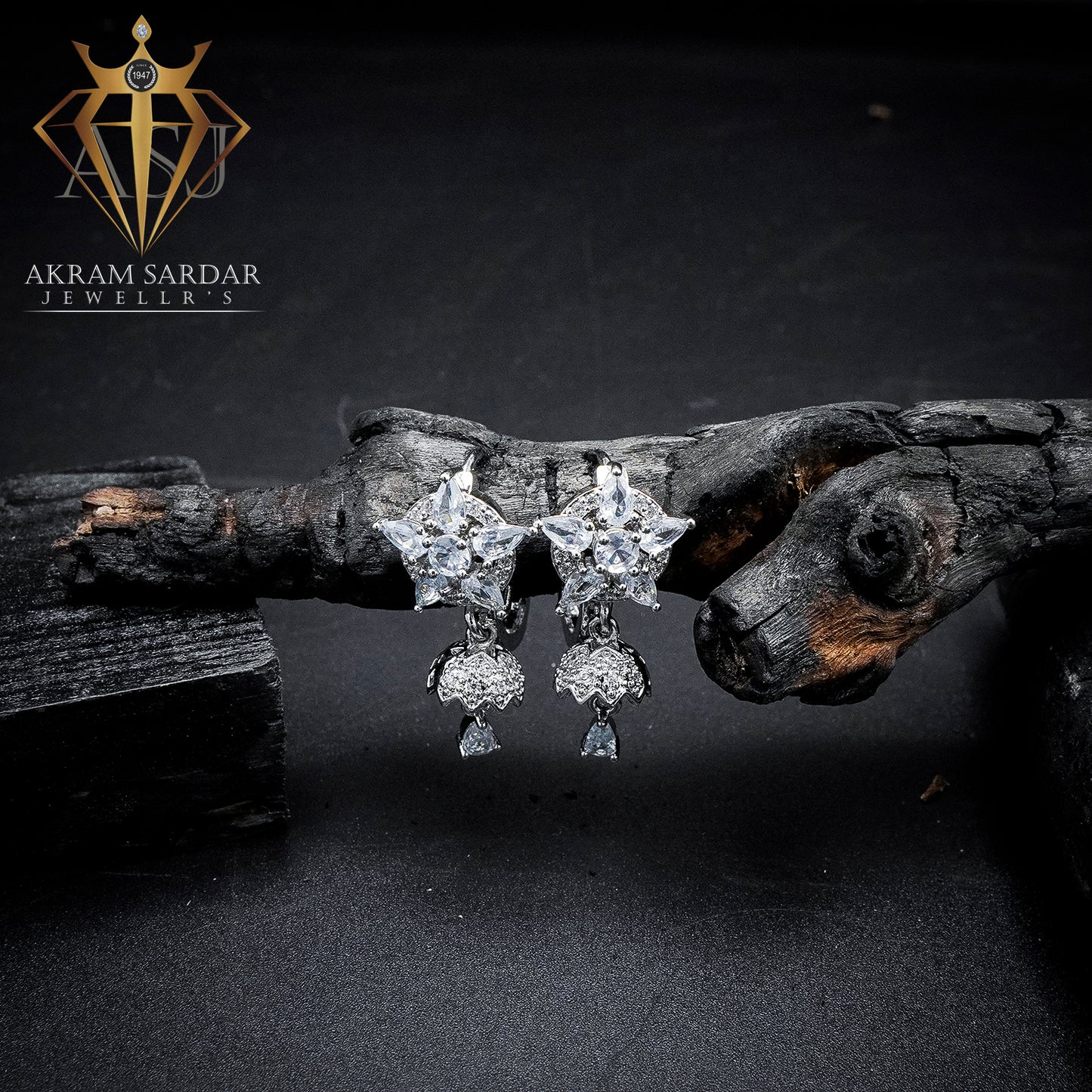 Lunara Jhumki