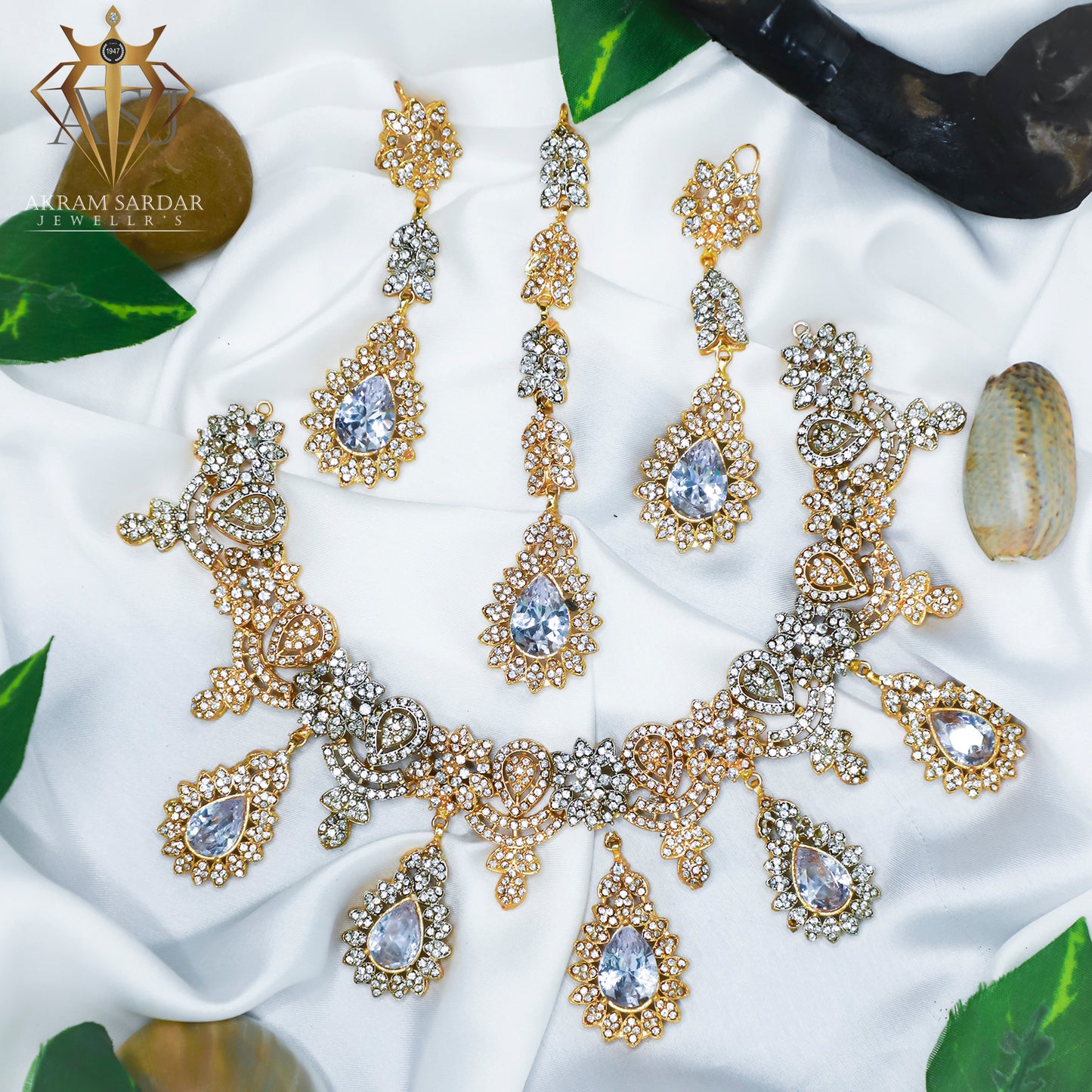 Crystal Noir Necklace