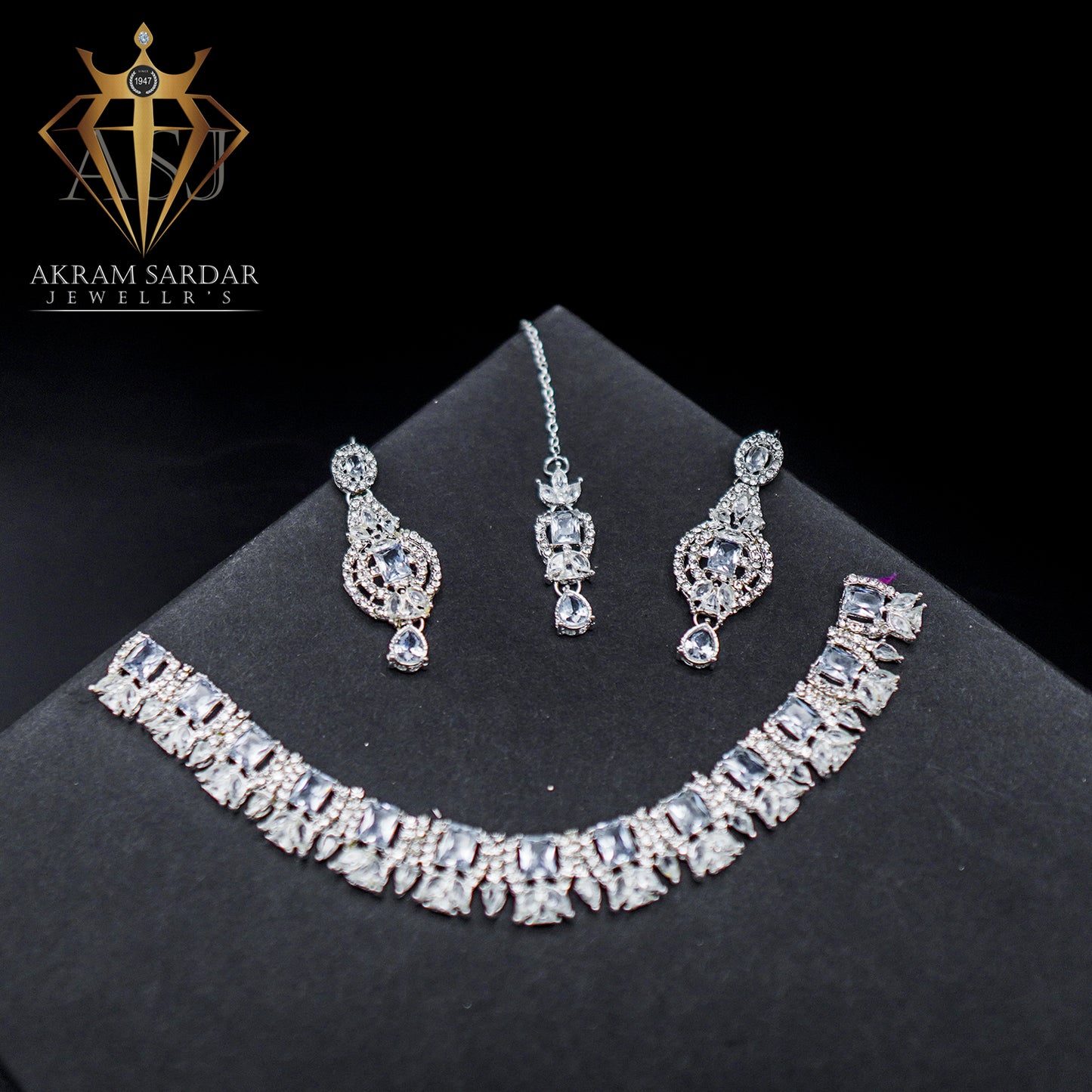 Zircon Nova Necklace