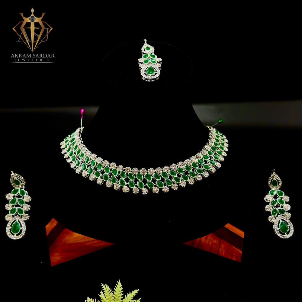 Queen’s Symphony Necklace