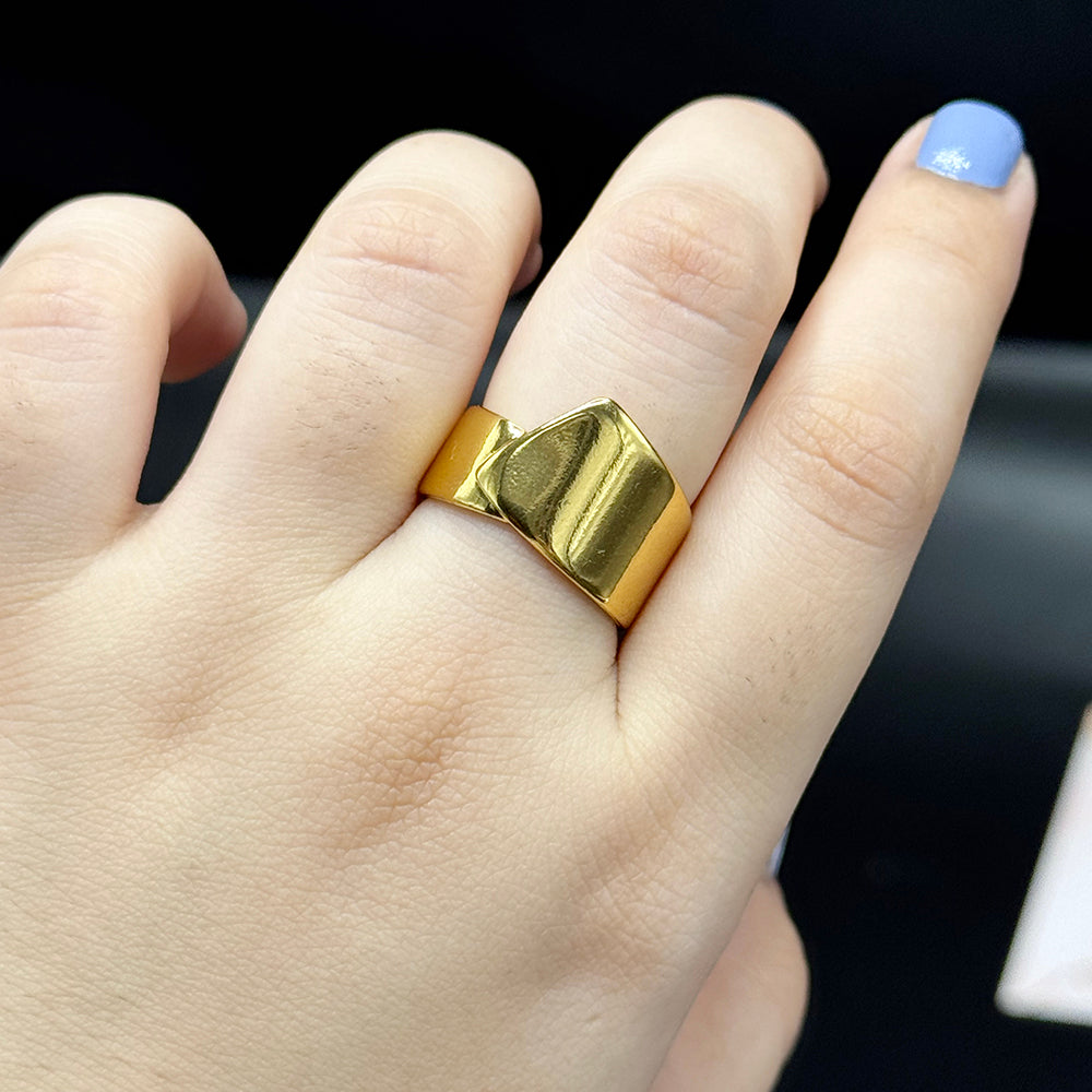 Veloura Ring