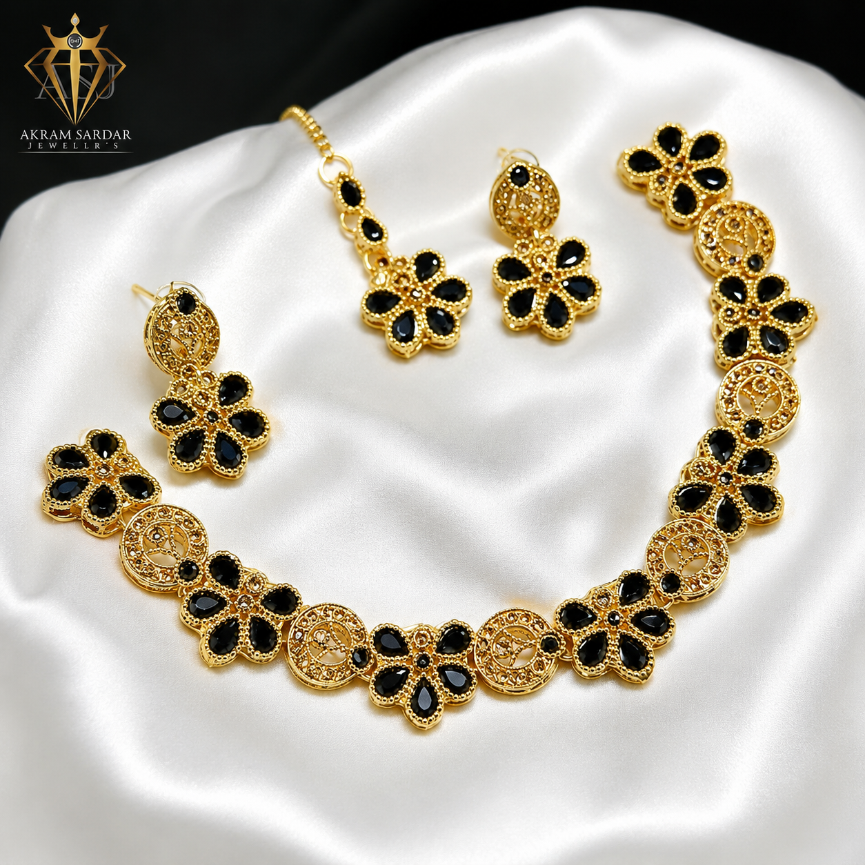 Eterna Royale Necklace