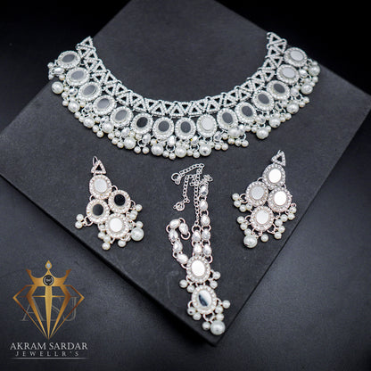 Resham Kundan Necklace Set – Where Tradition Meets Timeless Elegance