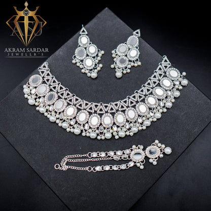 Resham Kundan Necklace Set – Where Tradition Meets Timeless Elegance