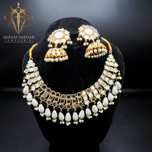Darini Kundan Necklace – A Masterpiece of Timeless Elegance