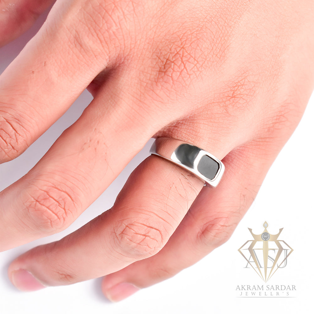 Black Cubic Ring