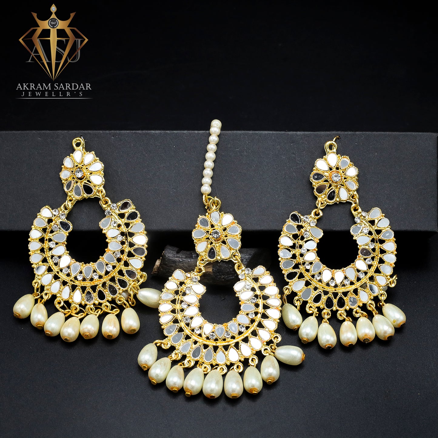 Lunaria Pearl Earrings