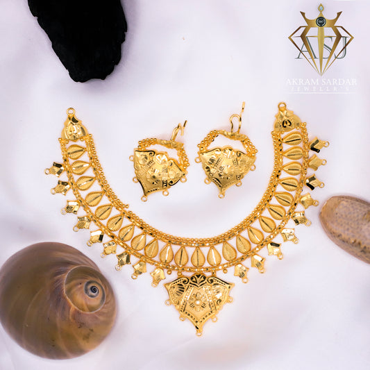 Veloura Necklace