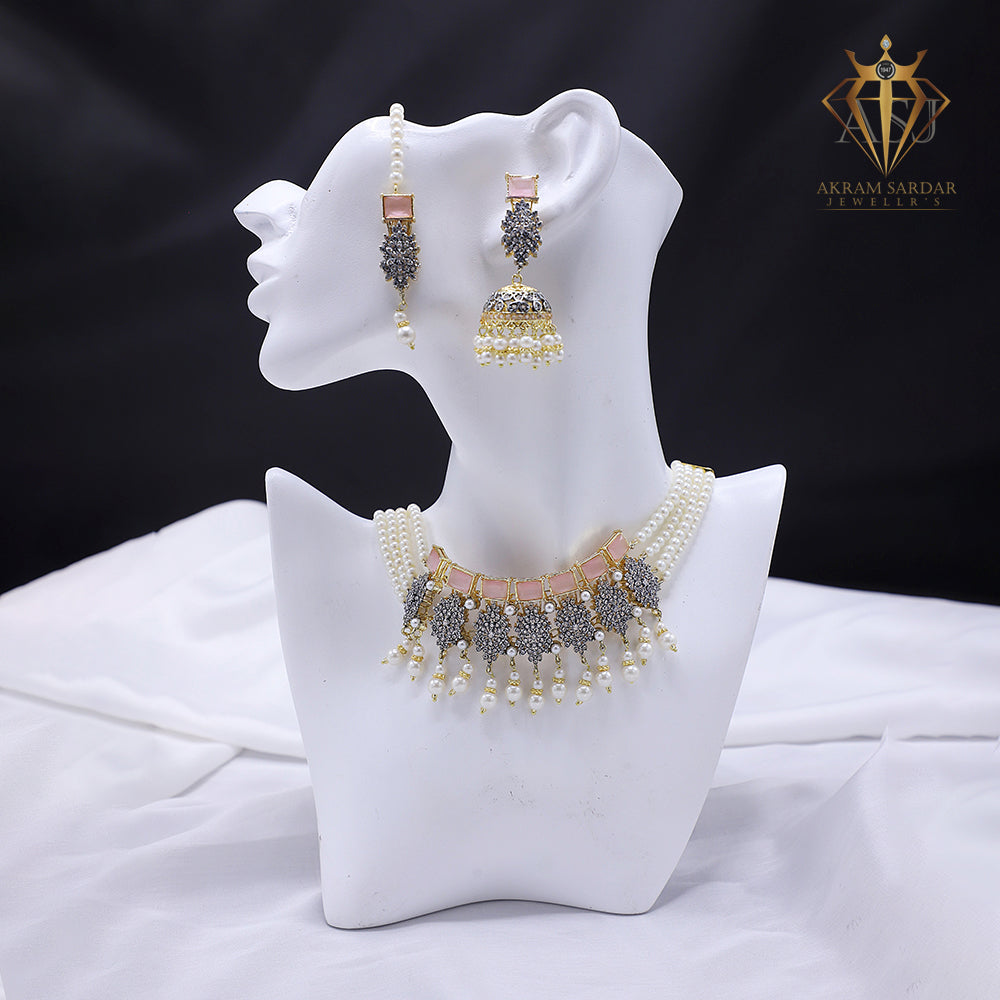 Pearl Queen Choker