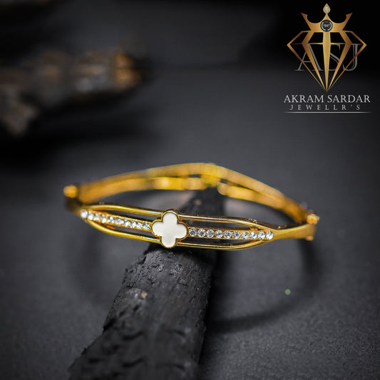 Hina Adjustable Bracelet – Elegance Redefined