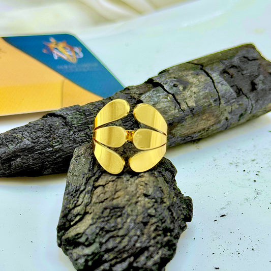 Thumb Lumora Ring